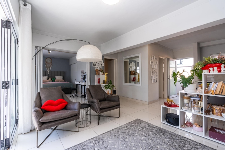 2 Bedroom Property for Sale in Sea Point Western Cape